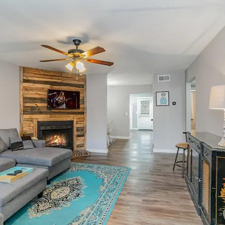 Apartment Cute & Cozy - Minutes From Downtown & Bna