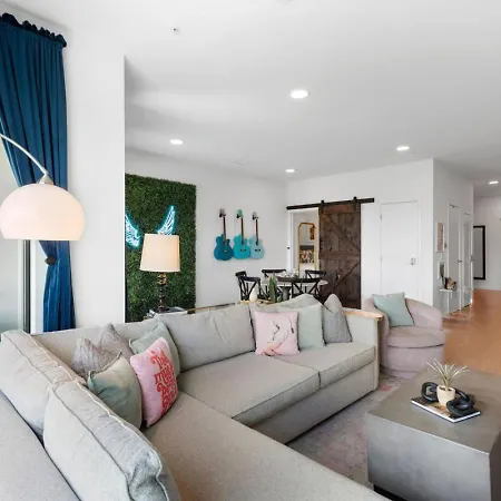 Luxury Riverview Walk To Broadway With Garage And Patio *