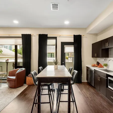 King Bed,steps To Broadway, Free Garage Parking Apartment Nashville