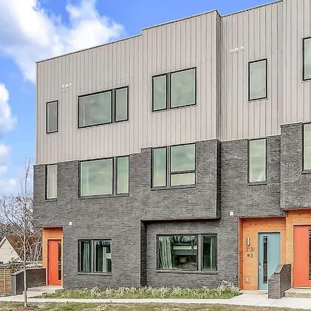 2 Townhomes - Sleeps 24-rooftop Patios *
