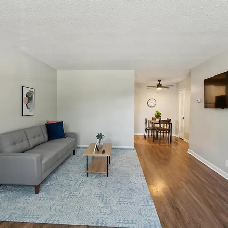 Brentwood A2 I Cozy & Comfy I 2bd I Free Parking Apartment *