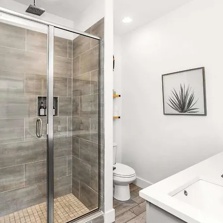 Stone Fox - In The Nations - Mins To Broadway Holiday home *