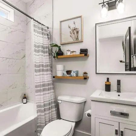 Stone Fox - In The Nations - Mins To Broadway Holiday home *