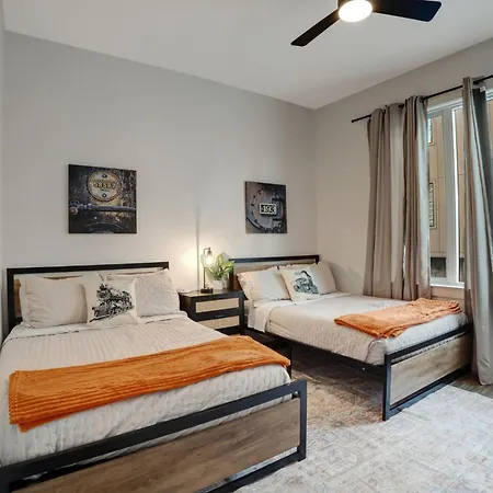 Holiday home Group Getaway - 2 Homes Rooftops 28 *