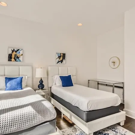 Commodore At The Gulch - Private Rooftop With Views Holiday home *