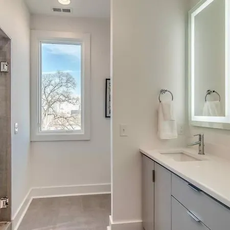 Broadview At The Gulch - Rooftop Lounge With Views Holiday home
