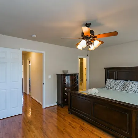 Huge For Groups Near Downtown * Nashville