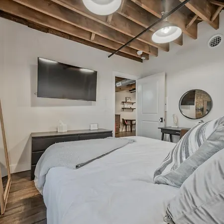 Luxe Loft With Speakeasy Parking And 2 Mi To Broadway Apartment