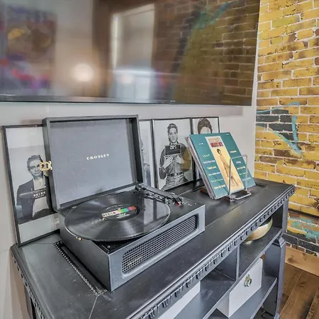 Luxe Loft With Speakeasy Parking And 2 Mi To Broadway