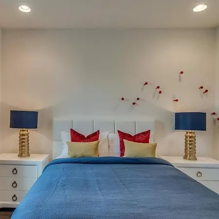 Songbird - Sleeps 16 - Two Rooftops With View Holiday home *