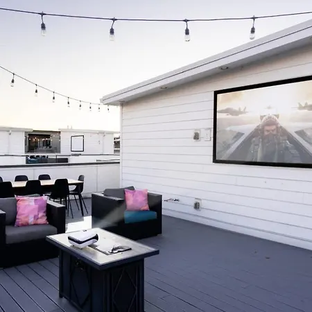 Songbird - Sleeps 16 - Two Rooftops With View Holiday home Nashville