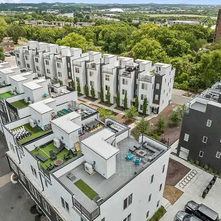 Holiday home Townhouse With Rooftop & Modern Comfort