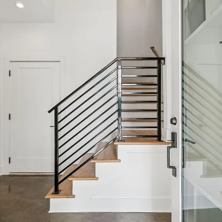 Townhouse With Rooftop & Modern Comfort Nashville