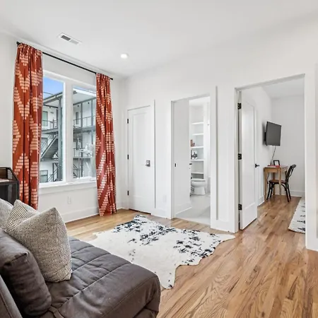 Townhouse With Rooftop & Modern Comfort Holiday home Nashville