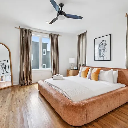 Townhouse With Rooftop & Modern Comfort Holiday home