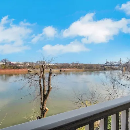 Downtown River Views Pool Parking Nashville
