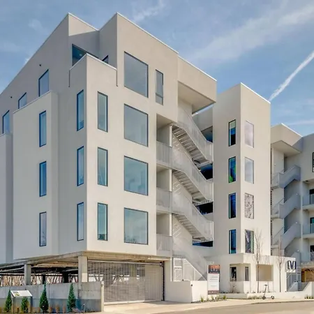 Luxury 2-bd, 2-bth Downtown Riverfront, Park Free Holiday home *