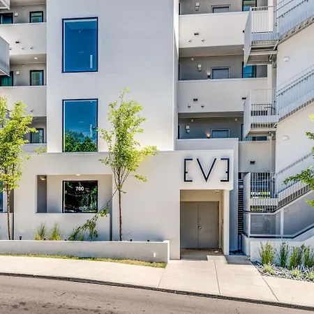 Luxury 2-bd, 2-bth Downtown Riverfront, Park Free *