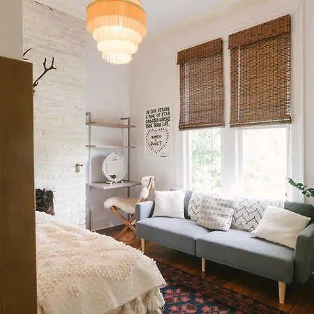 Historic Gem: 4 Bedroom With Pool, Walk To Hotspots