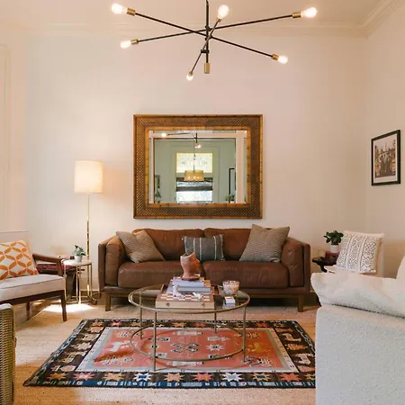 Holiday home Historic Gem: 4 Bedroom With Pool, Walk To Hotspots