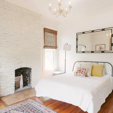 Holiday home Historic Gem: 4 Bedroom With Pool, Walk To Hotspots