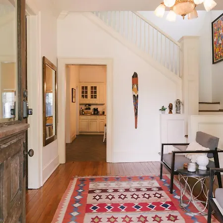 Historic Gem: 4 Bedroom With Pool, Walk To Hotspots Holiday home Nashville