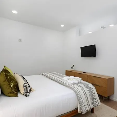 Downtown Modern 1 Mi To Broadway, Park Free Holiday home *