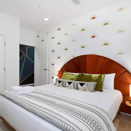 Downtown Modern 1 Mi To Broadway, Park Free Holiday home *