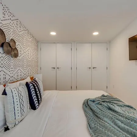 Luxury 2-bd, 2-bth Downtown Riverfront, Park Free Holiday home
