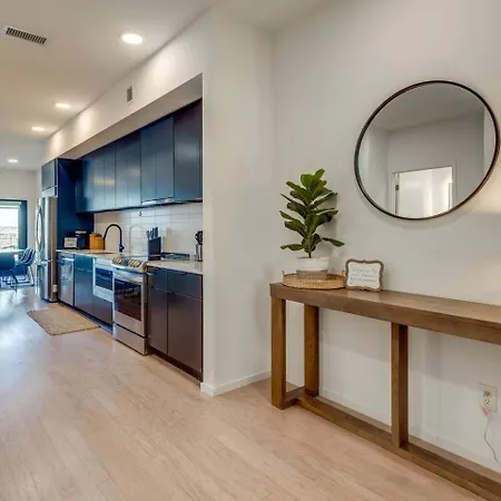 Luxury 2-bd, 2-bth Downtown Riverfront, Park Free *