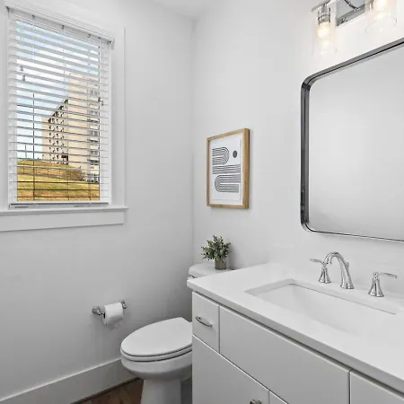 Two Adjacent Homes By 12 South And Belmont That Sleeps 24 Holiday home Nashville