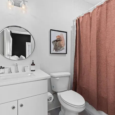 Holiday home Two Adjacent Homes By 12 South And Belmont That Sleeps 24
