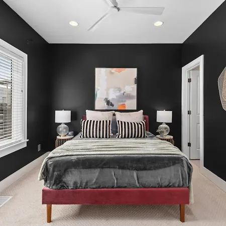 Two Adjacent Homes By 12 South And Belmont That Sleeps 24 Holiday home Nashville