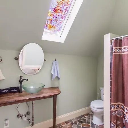 Eclectic Pet Friendly In East Holiday home Nashville