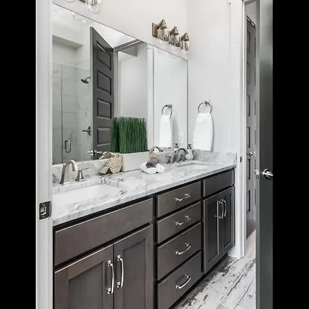 3 Story Townhome In East Holiday home Nashville