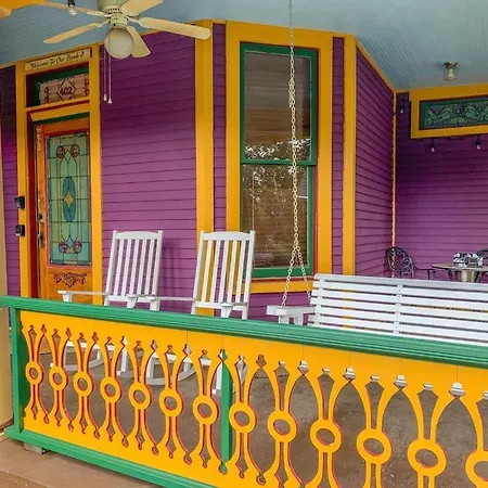 Eclectic Pet Friendly In East Holiday home *