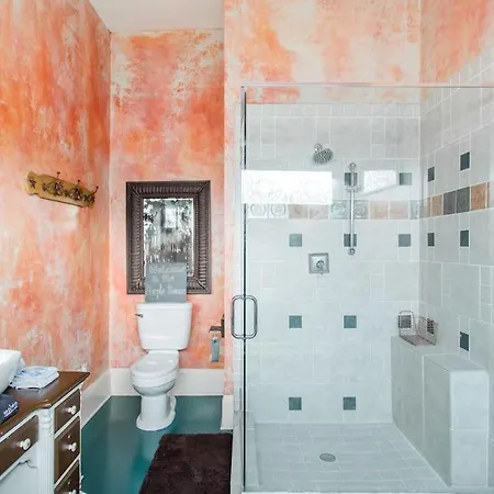 Eclectic Pet Friendly In East Nashville