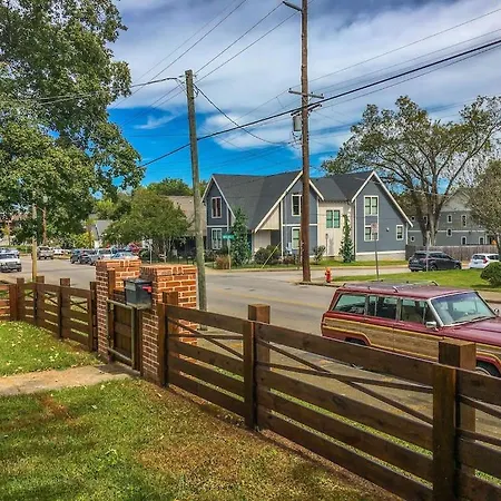 Eclectic Pet Friendly In East Holiday home *