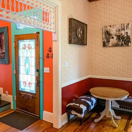 Eclectic Pet Friendly In East Holiday home Nashville