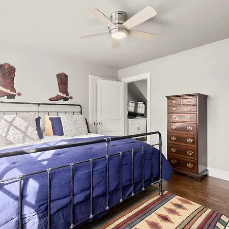 Charm - Private Rooftop Deck *