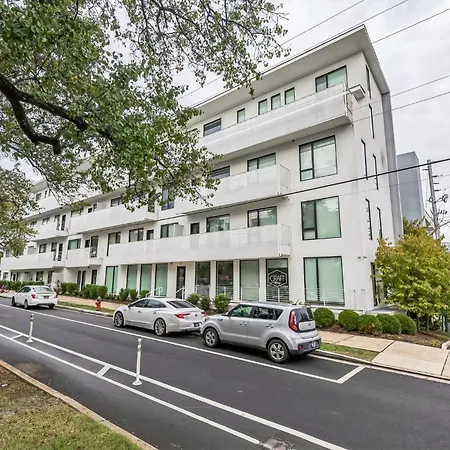 Holiday home Trendy For 8 In Highly Walkable Neighborhood