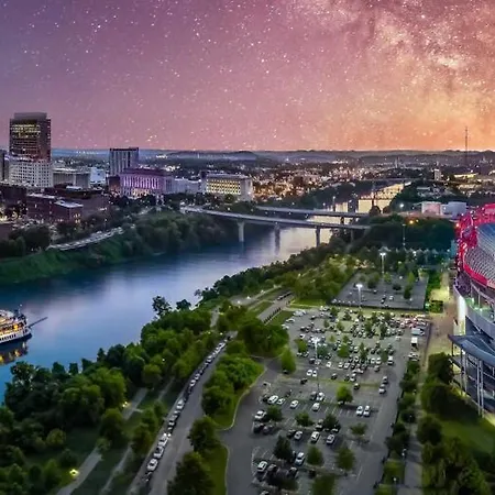 Riverfront Charm - A Scenic Downtown For 6 Holiday home Nashville