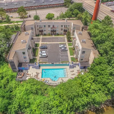 Riverfront Centrally Located Near Dt