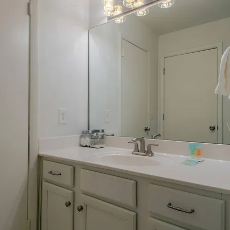 Pet Friendly - Near Dt Nash & Music Row Holiday home