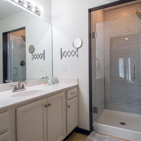 Pet Friendly - Near Dt Nash & Music Row Holiday home