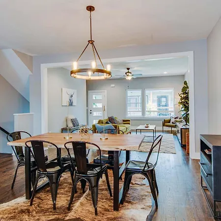 Couple Townhome Getaway Near East Nashville