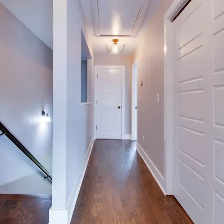 Couple Townhome Getaway Near East Holiday home