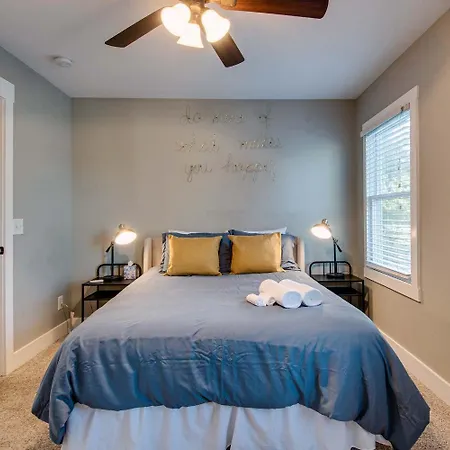Perfect For Groups - Fenced-in Yard Pet Friendly Holiday home *