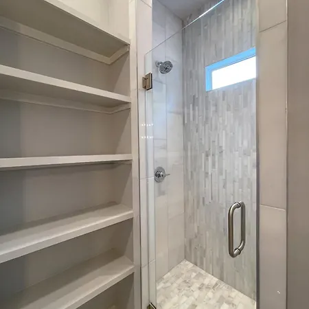 Dual - 1 Mile From Dt Nash & Farmers Market Holiday home
