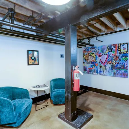 Charming Historic Loft Near Centennial Park Holiday home